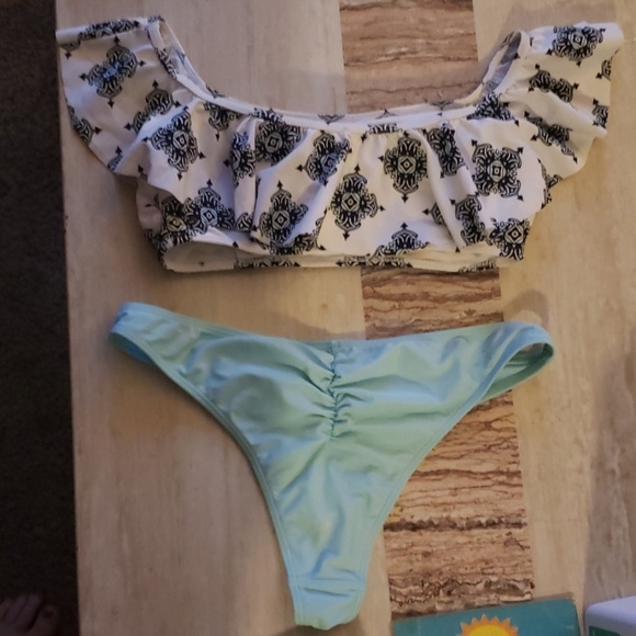 Bikini - Picture 2 of 6